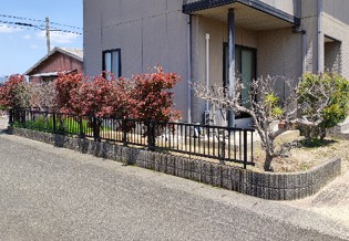 浜田市で施工した木調フェンスの外構リフォーム