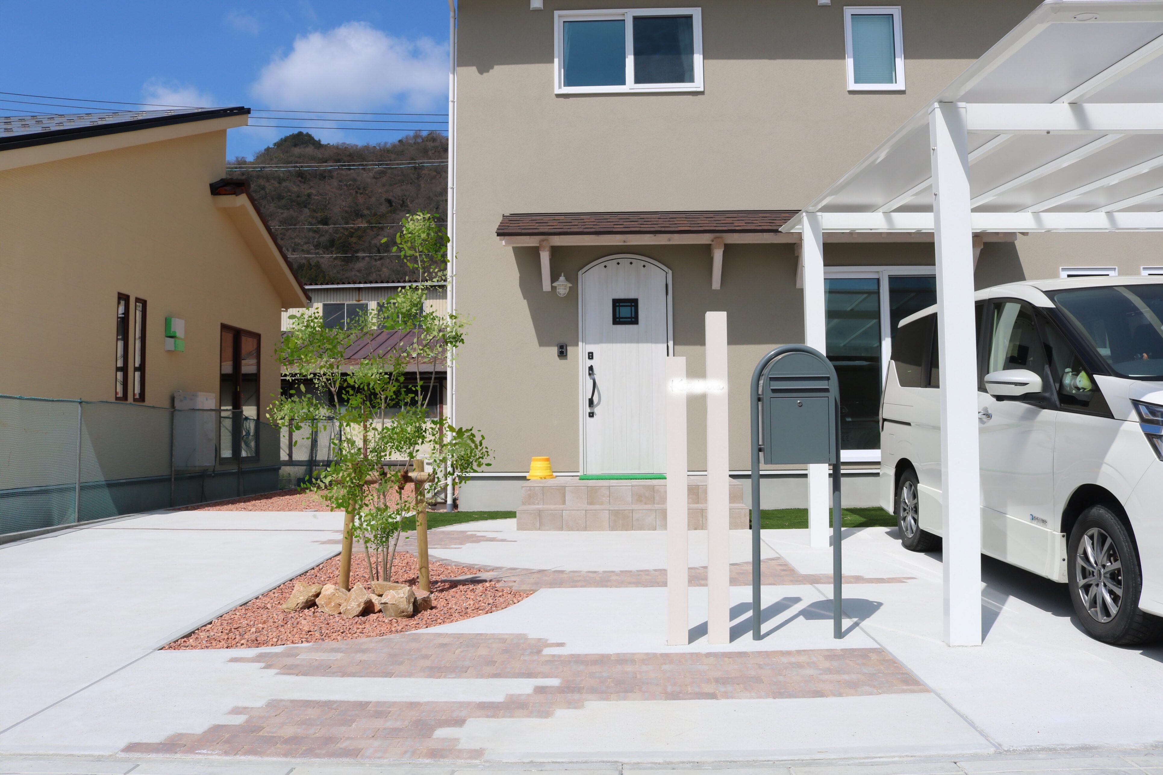 浜田市 外構工事 玄関前アプローチと植栽デザイ