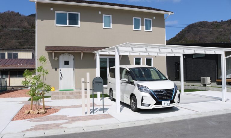 浜田市 カーポート設置後の駐車場と外構施工事例
