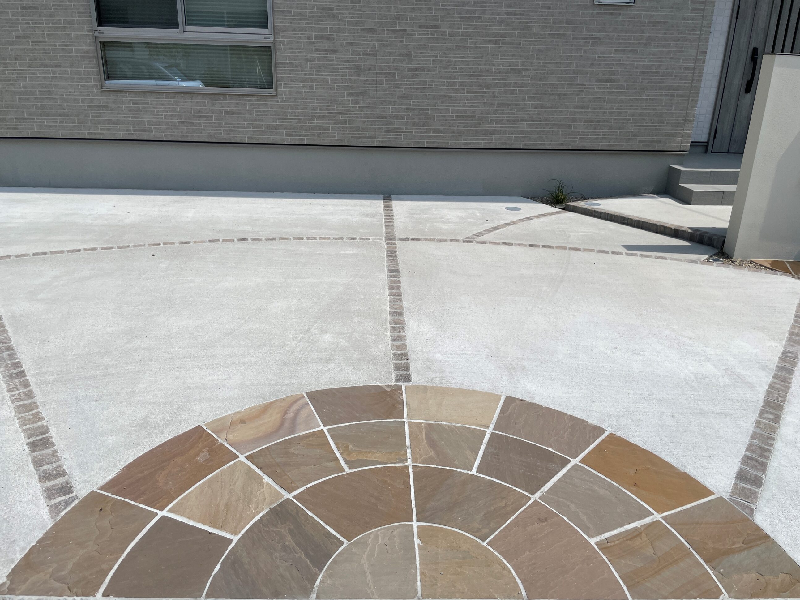 浜田市 外構リフォーム 石張りアプローチと駐車場のデザイン事例