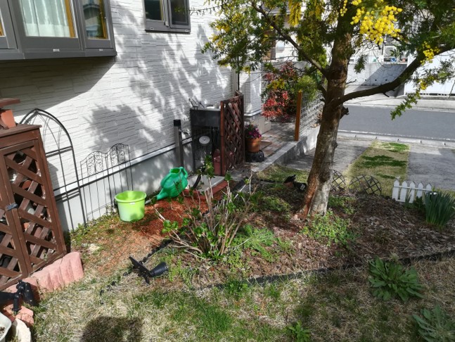 浜田市の住宅で子どもが安心して遊べる人工芝の庭施工例