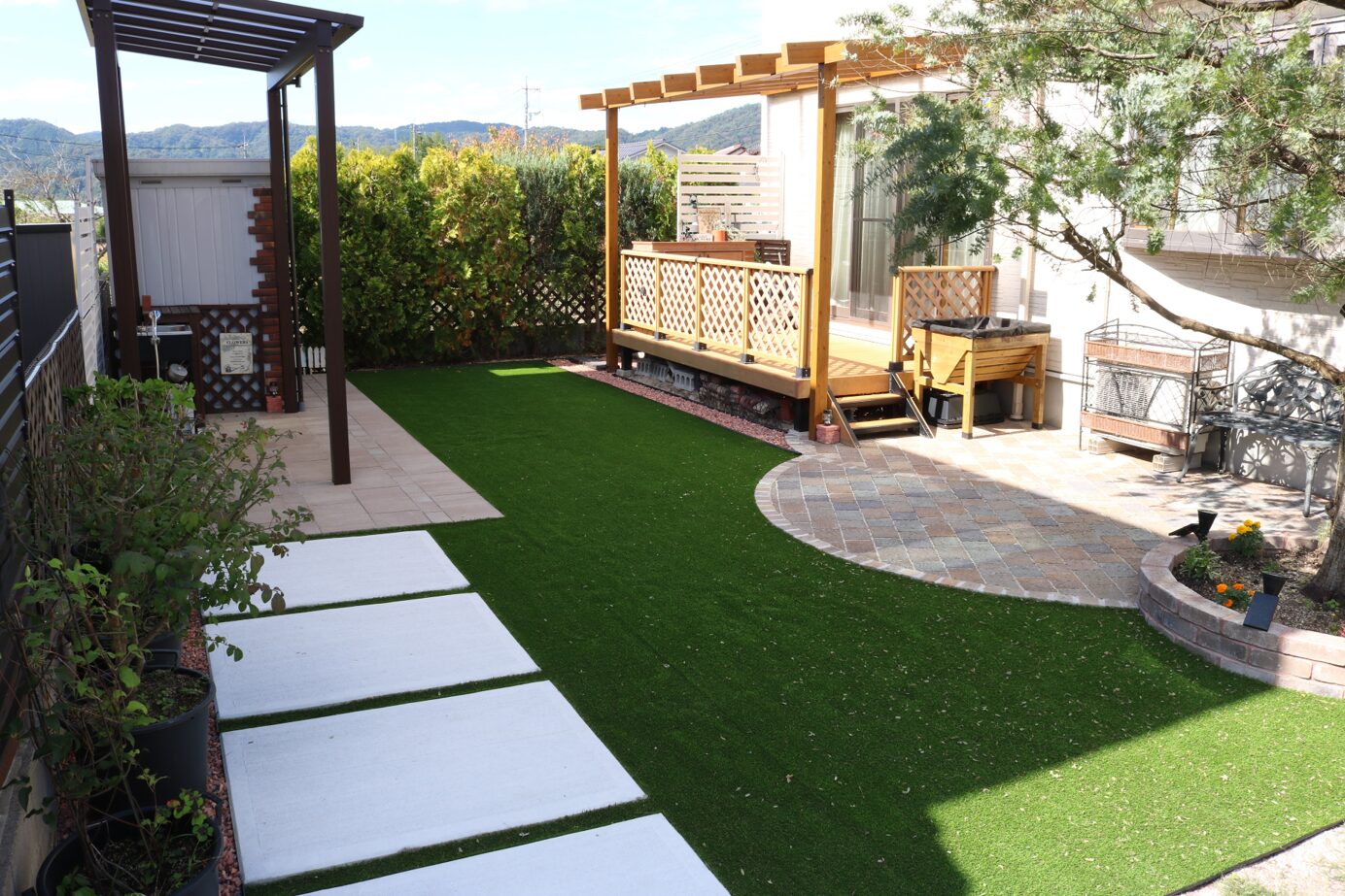 浜田市の住宅で子どもが安心して遊べる人工芝の庭施工例