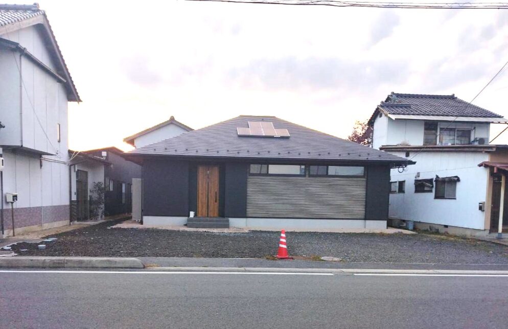 浜田市 外構リフォーム 施工前の庭と駐車場の様子