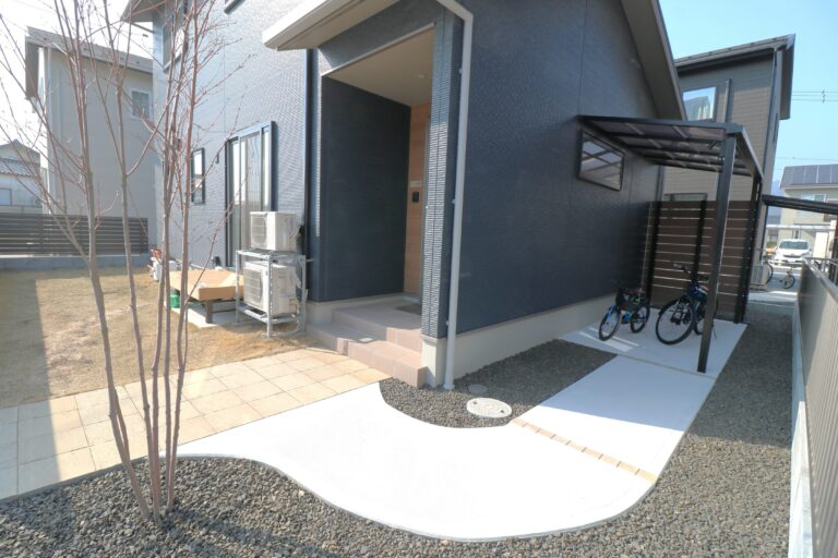 浜田市 サイクルポート設置工事 シンプルで使いやすいデザイン