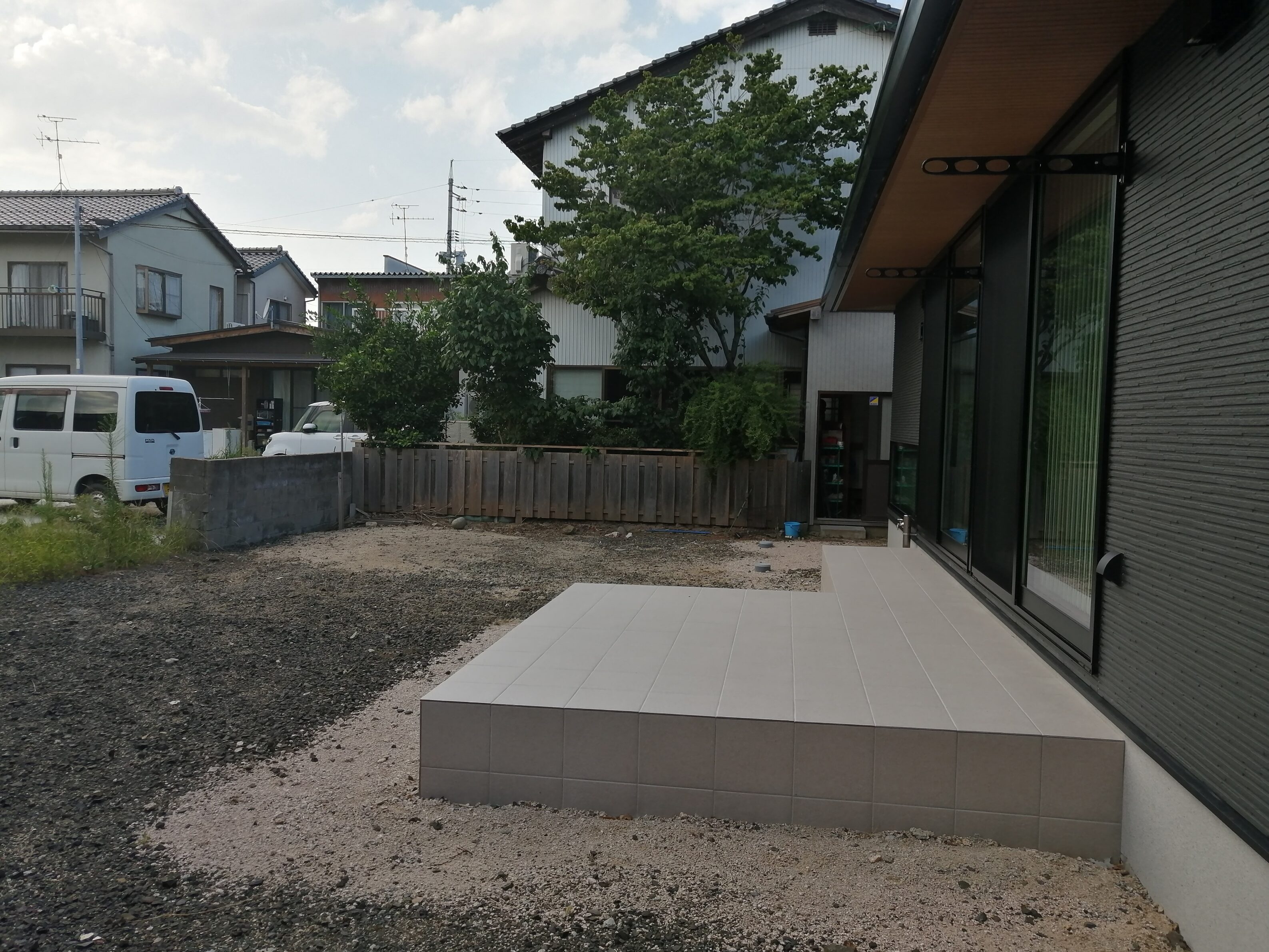 浜田市 外構リフォーム 施工前の庭と駐車場の様子