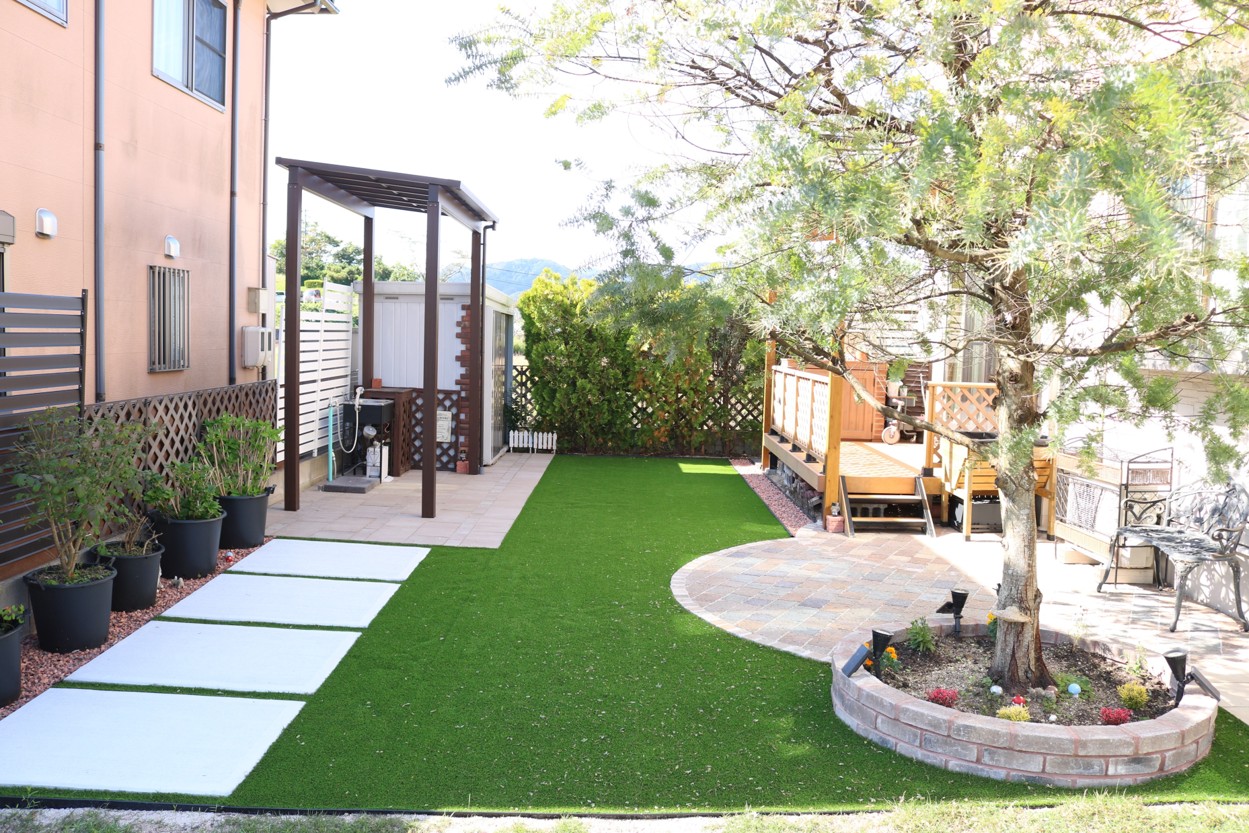 浜田市の住宅で子どもが安心して遊べる人工芝の庭施工例