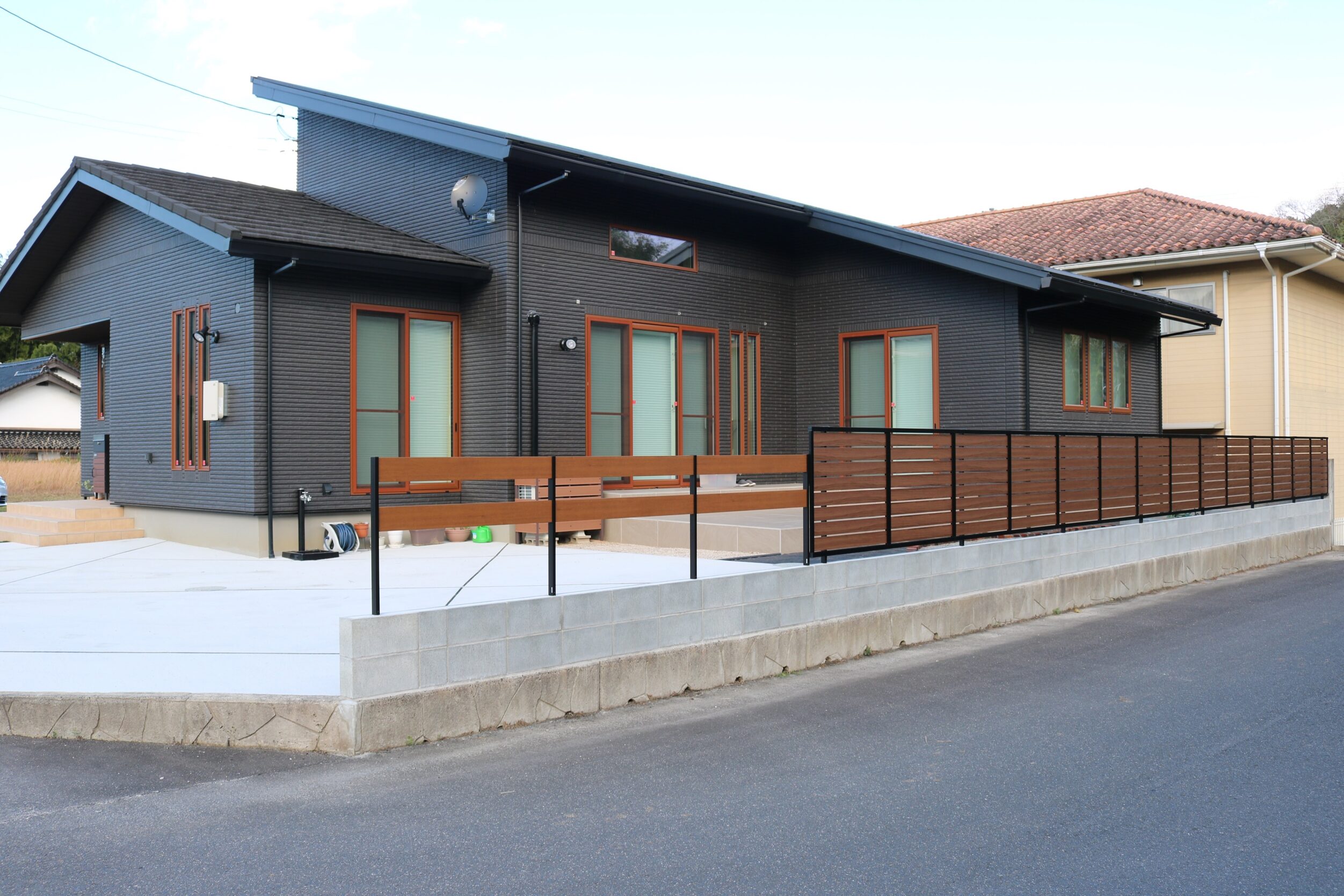 浜田市 外構リフォーム デザインと安全性を両立したフェンス