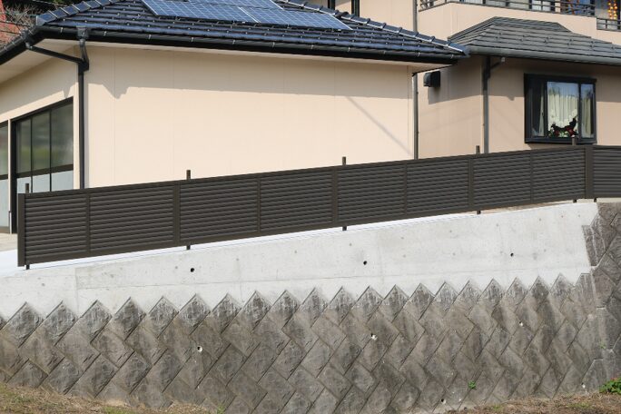 浜田市 外構工事 安全性を高めた塀とフェンスの施工後