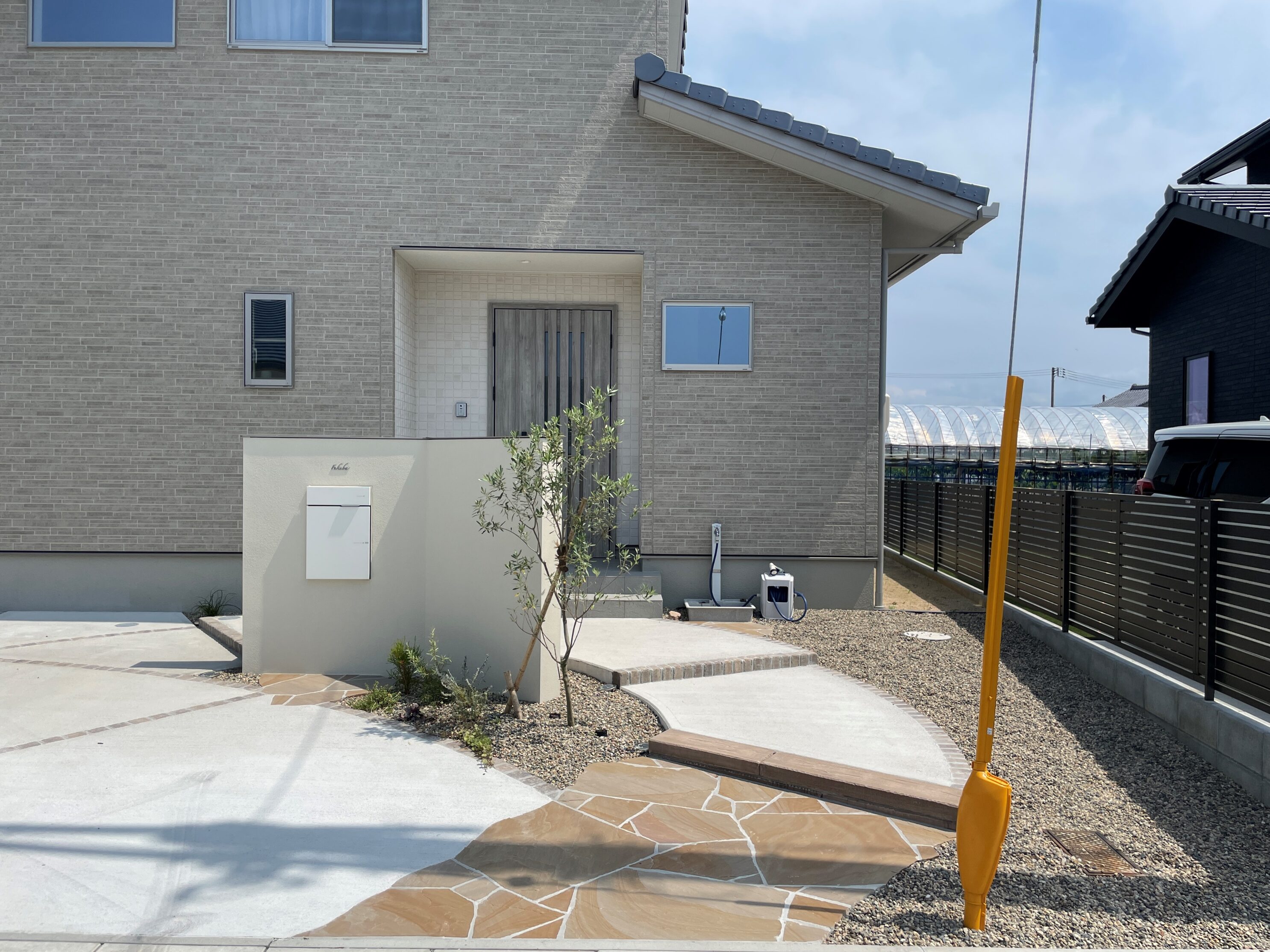 浜田市 外構施工 門まわりと駐車スペースの外構事例