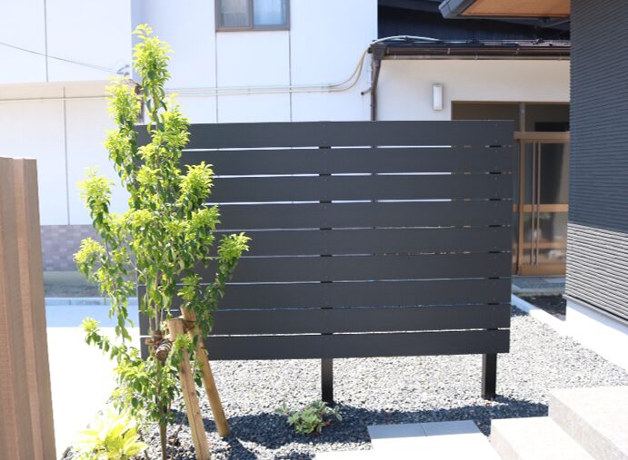 浜田市 外構リフォーム 植栽と門柱を取り入れたアプローチ