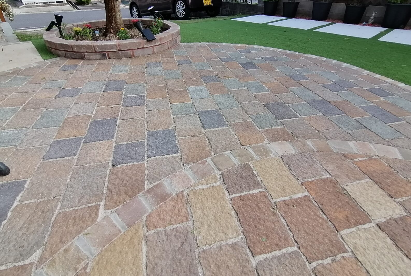 浜田市の住宅で子どもが安心して遊べる人工芝の庭施工例