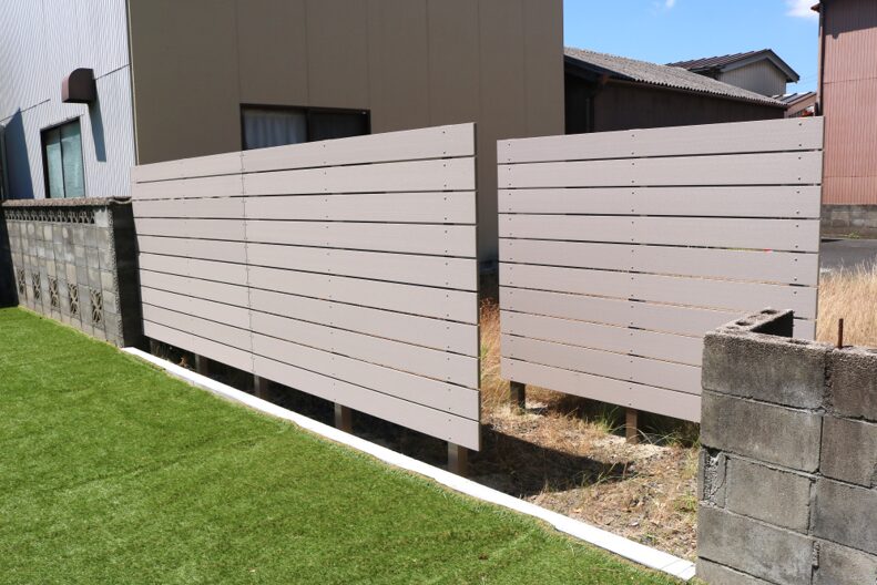 浜田市 外構リフォーム プライバシー確保のための目隠しフェンス施工