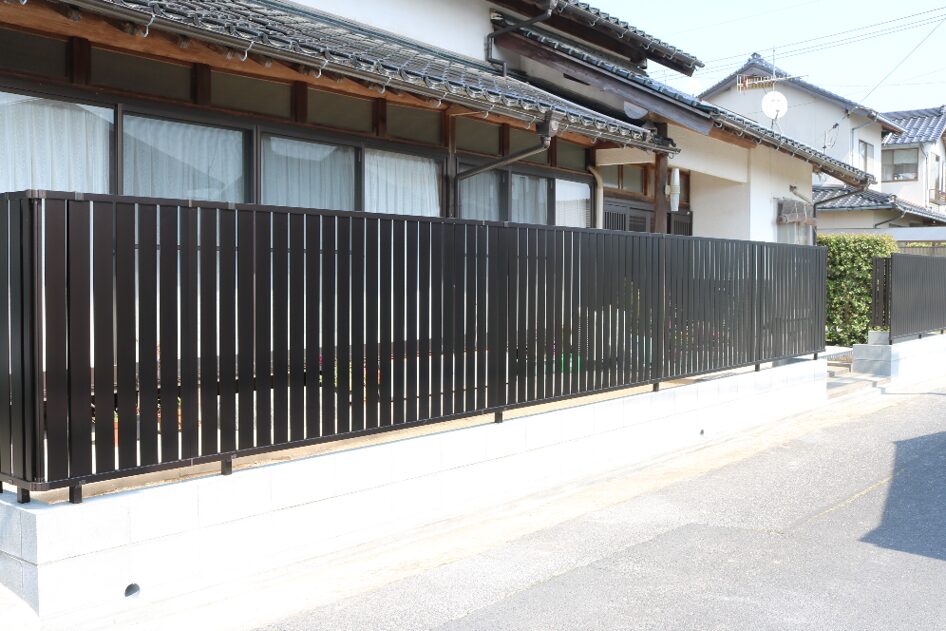浜田市 外構工事 ブロック塀リフォーム後のフェンス付きデザイン