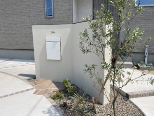 浜田市 外構工事 門壁と植栽を取り入れたエントランス