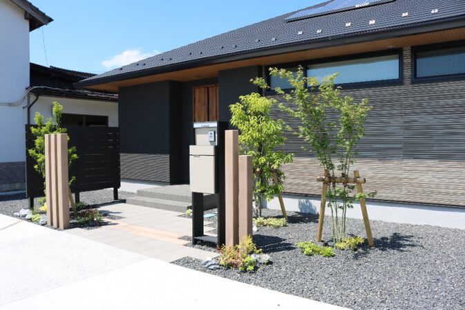 浜田市 外構施工 門まわりと玄関アプローチの外構事例